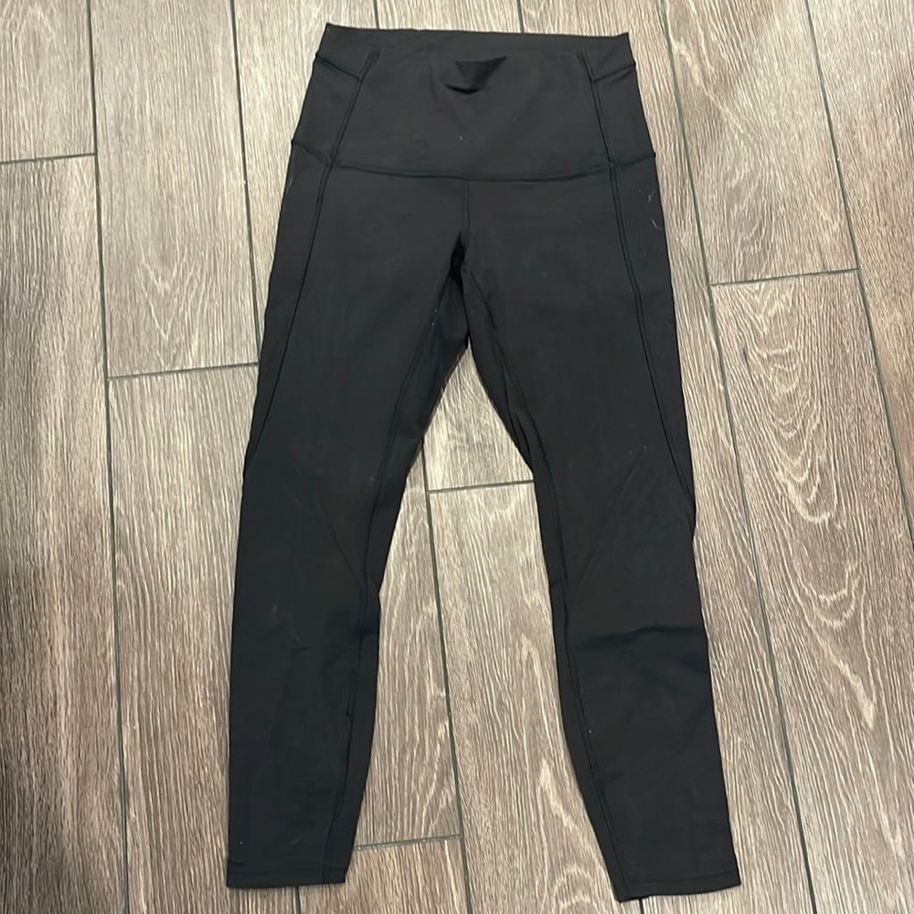 Lululemon legging Sz 8 cris cross back of leg detail